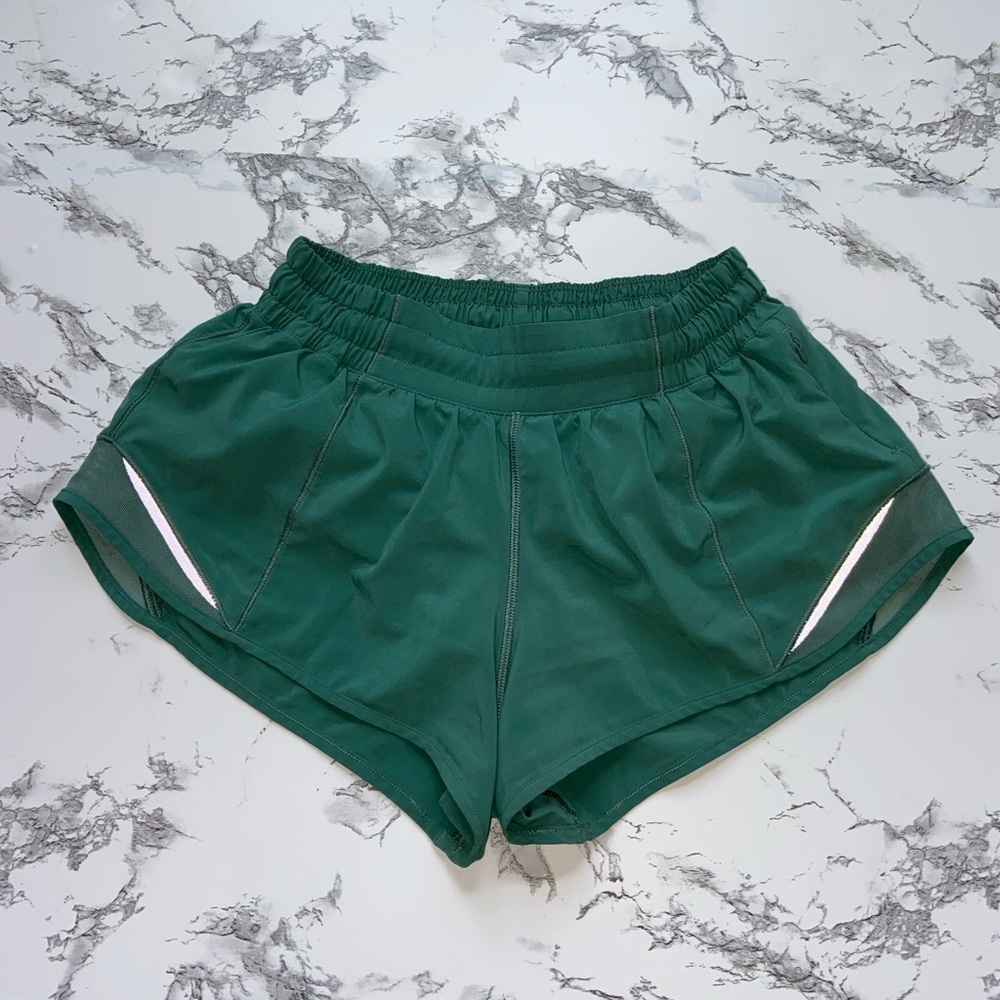 RARE LULULEMON ⚡️ green hotty hot 2.5 shorts!!!